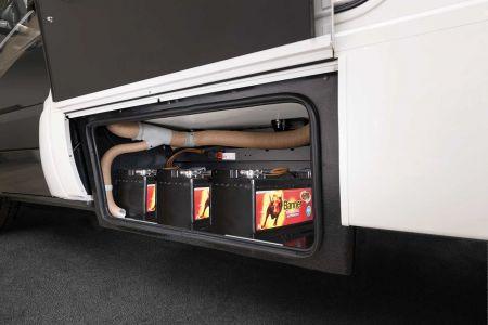 Valo- ja sadetunnistimet kytkevät hämärän laskeutuessa valot tai sateen alkaessa lasinpyyhkimet automaattisesti HYMER ML-T -matkailuautoon.