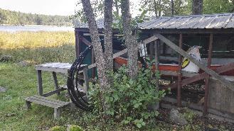 kauan aikaa, vihdoinkin sauna lämmin. Saunoin ja uin sekä myöhemmin paistoin makkarat mökötuvassa. Ke 19.