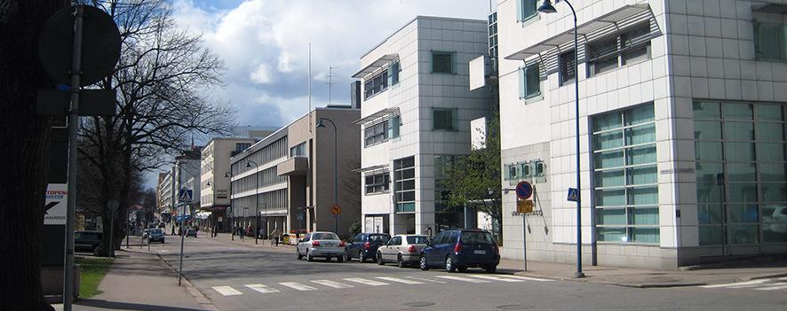 71, KALA 9.9.2014 17:00 / Pykälän liite: asemakaavan selostus 3. LÄHTÖKOHDAT 3.1 Selvitys suunnittelualueen oloista 3.1.1 Yleiskuvaus 3.1.2 Luonnonympäristö 3.1.3 Rakennettu ympäristö Kotkan kaupunkirakenteella on pitkä historia.