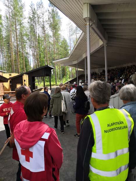 Päivystäjänä pääsee tapahtumiin, joihin ei muuten ehkä tulisi lähdettyä ja näkemään ne näkökulmasta, joka ei asiakkaille aina avaudu.
