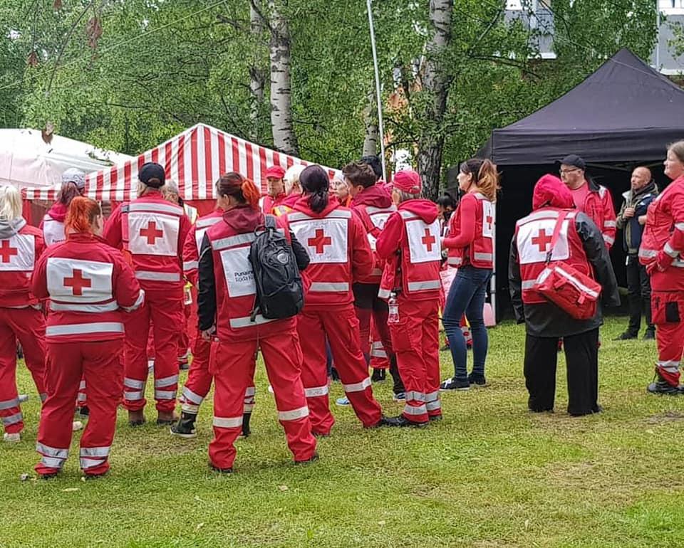 14 Joensuussa kyseisenä viikonloppuna rokattiin Ilosaarirockia, joka tapojensa mukaisesti keräsi niin asiakkaita kuin