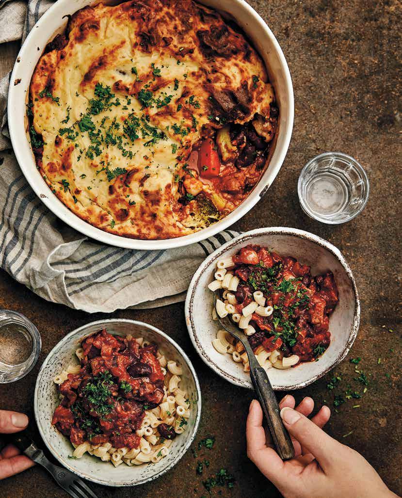 Pääruokia & lisäkkeitä Ylijäänyt chili con carne sopii paimenen paistokseen. Kokeile myös tortillojen tai suolaisten lettujen täytteenä.