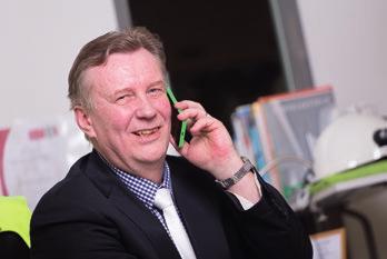 Tuomas Tyynilän kautta Aulis Lundellin tuotteet päätyvät useimmiten omakotitaloihin. Talotehtaat voivat olla häneen yhteydessä sopimusasioissa.