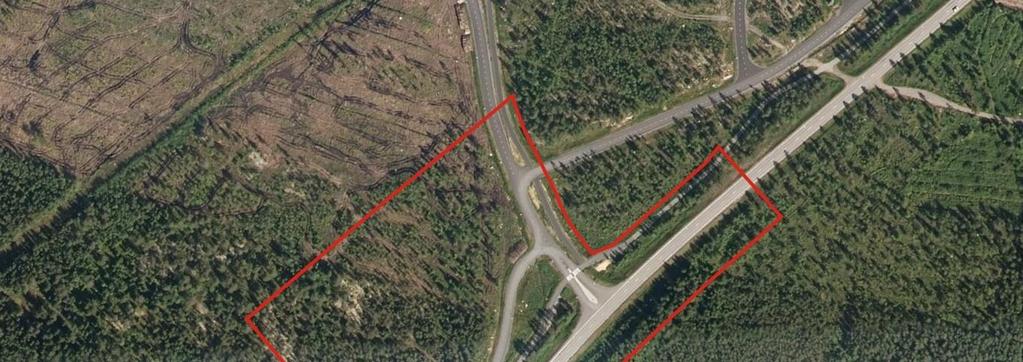 Kuva 1. Ilmakuva suunnittelualueesta ja lähiympäristöstä. Kaava-alueen alustava rajaus on osoitettu punaisella viivalla. (Lähde: Maanmittauslaitos). 1.2 Suunnittelutehtävän määrittely ja tavoitteet Pyhäjoen keskustan osayleiskaavaan 2025 on osoitettu kaupallisten palvelujen alue, jolle saa sijoittaa vähittäiskaupan suuryksilön (KM).