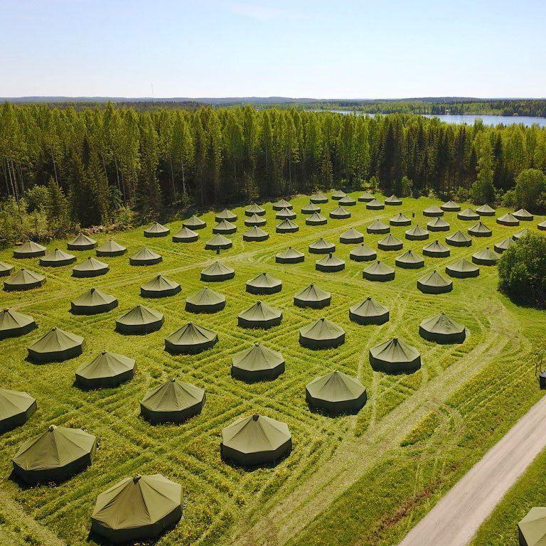 MAJOITTUMINEN Framilla majoitutaan puolijoukkueteltoissa. Valmiita telttapaikkoja löytyy 5 000 osallistujalle.