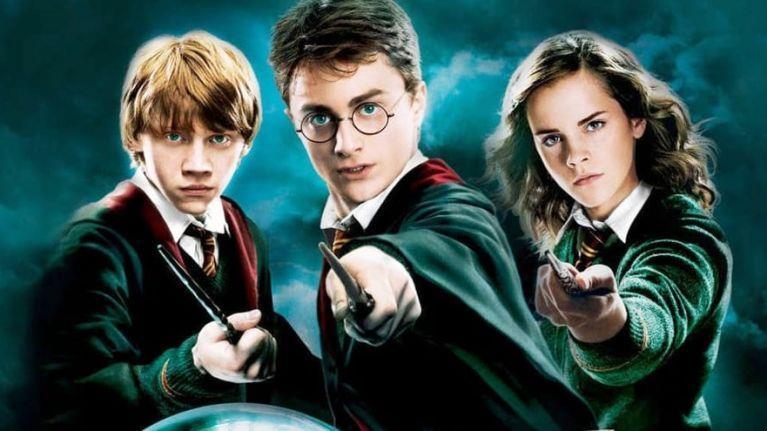 Esimerkki1: Harry Potterin suosio ja kulttuurimarkkinat Harry Potter kirjoja myyty yli 500 miljoonaa kappaletta Miksi?