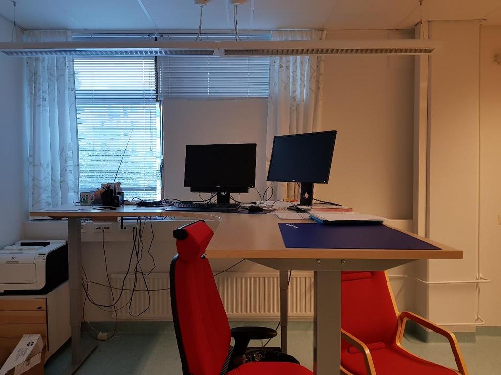 TILAN 1124 ULKOSEINÄN MERKKIAINETUTKIMUS 3.1.2019 2 2 3 1 MERKINTÖJEN SELITYKSET: MERKKIAINEKAASUHAVAINNOT: HAVAITUN ILMAVUODON LAAJUUS VUOTO KORJATTU 1 Ulkoseinän, pilarin ja alapohjan liittymä.