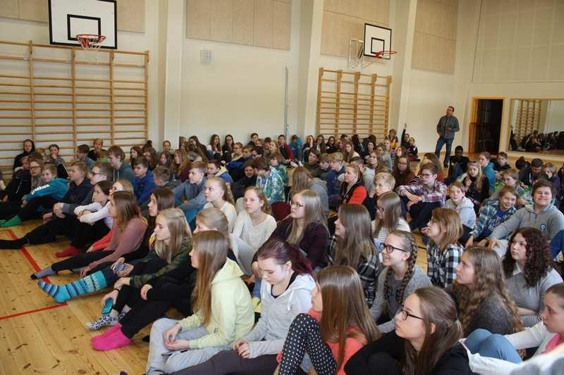 Kuusamon koululaisia keräilyyn 2.