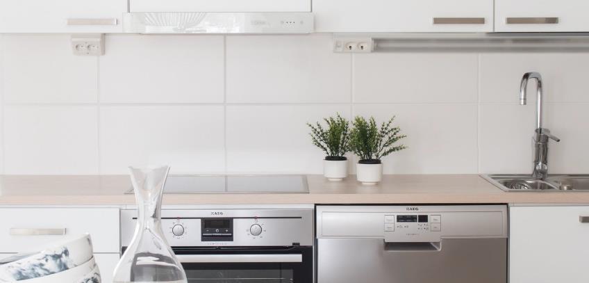 K o d i n k o n e e t Kalusteuuni ja keittotaso (Electrolux)