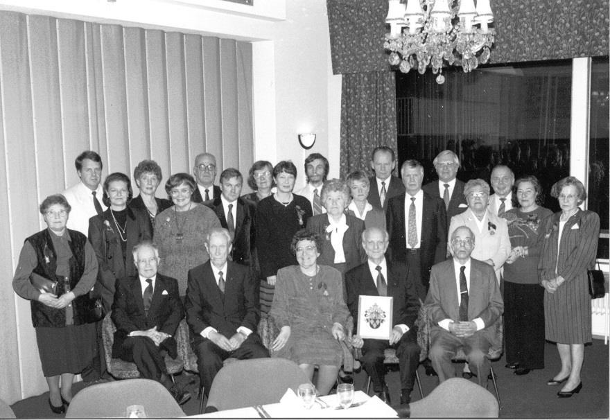 -6- Sukukokouksia pidettiin 1993 Nilsiässä, 1995 Kaavilla ja 1997 Kuopiossa Hotelli Savoniassa. Kaavin kirkkomaalle paljastettiin 25.10.