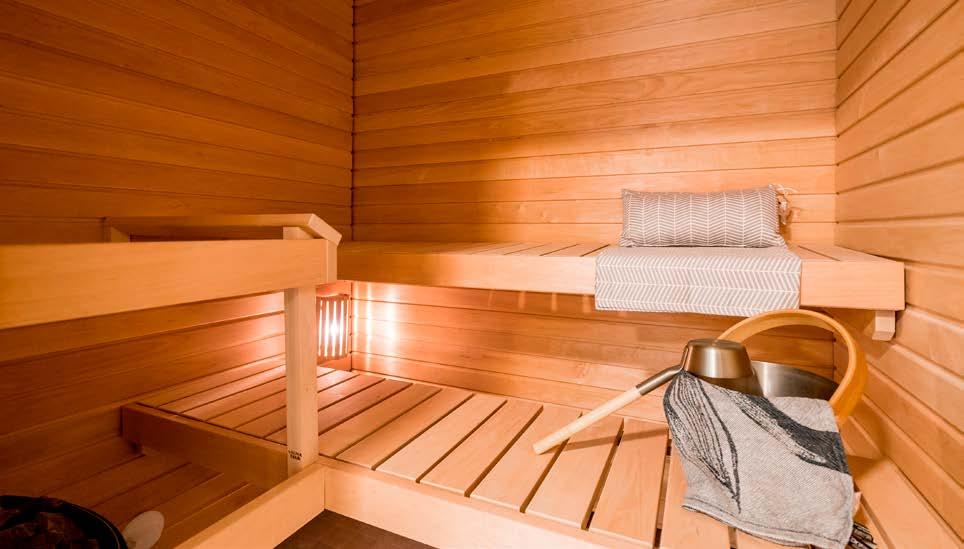 Sauna Saunan panelointi ja lauteet seinät ja katto