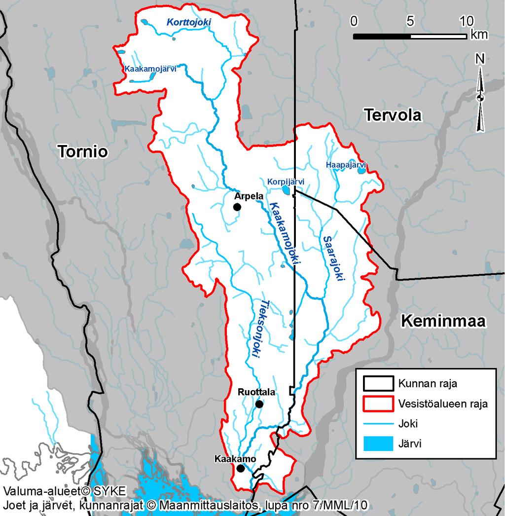 Kuva 5. Kaakamojoen vesistöalueen suurimmat joet ja järvet sekä kuntien rajat 2.4 Asutus- ja maankäyttö Kaakamojoen vesistöalue sijoittuu suurimmaksi osaksi Tornion kunnan alueelle (kuva 5).