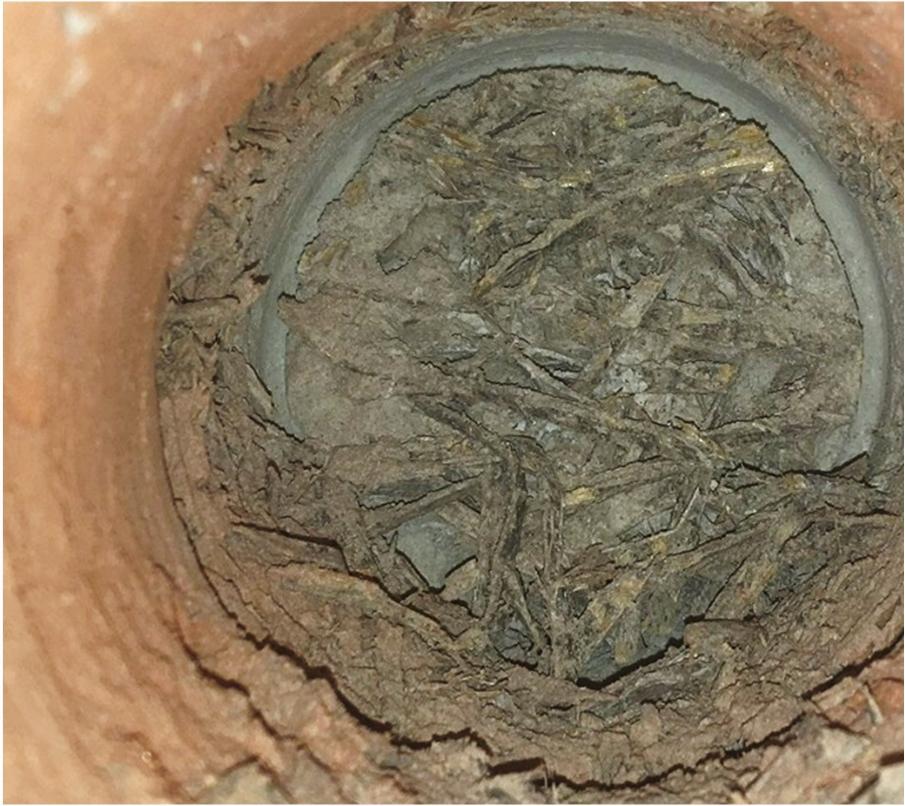 Ulkoseinän ja välipohjan liittymäalueen avauksissa havaittiin, että rakenne eroaa suunnitelmaasiakirjoista lämmöneroisteen osalta.