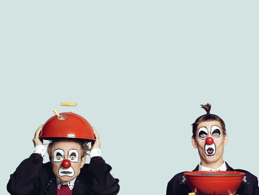 JUOKSUHAUDANTIE NÄYTTÄMÖLLÄ Timo Ruuskanen ja Tuukka Vasama OHJAUS Otso Kautto PUVUT Tuomas Lampinen Yhteistuotanto Teatteri Quo Vadiksen kanssa Ensi-ilta Teatteri Avoimissa Ovissa 2014