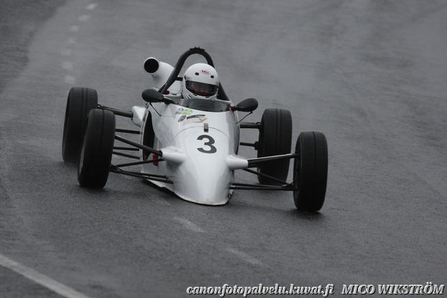 Historic Formulat Esa Salonen Reynard 86 FF1600 Luokka: Historic Formula D - Formula Ford 1600, ikäkaudet G-J Omistajan kertomaa: "Olen hankkinut auton uutena