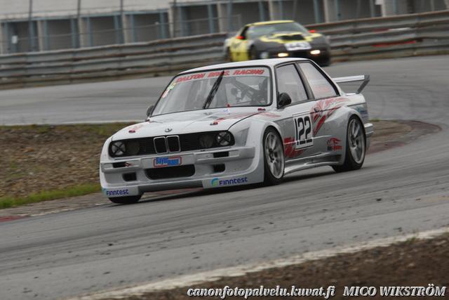 Juha-Matti Riikonen BMW E30 325i Kaudella 2008 tällä autolla ensimmäinen Roadsport kilpailu Bmw M50 moottori tilavuudeltaan 2,8L,