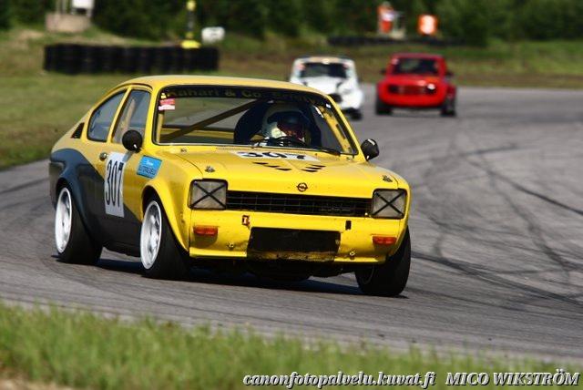 kisoja vuodesta 2001 c ja b luokassa Kalle Heikkilä Toyota Starlet Paino 802kg Moottori: Toyotan oma 4K 1430cc