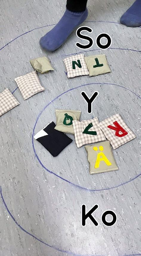 Kohtaamisia Matikkamaassa 2 HANNU KORHONEN, ANNIINA HAKKARAINEN, RITA JÄRVINEN ja ANNI LAMPINEN Opetitpa matematiikkaa millä tasolla tahansa, niin seuraavien tapaiset ideat voisivat tuoda vaihtelua