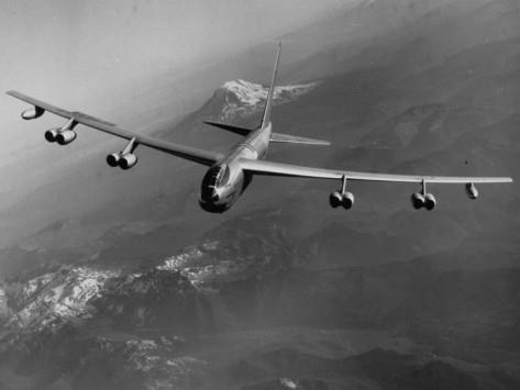B-52 Stratocruiser Pitkän matkan raskas pommikone