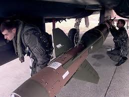 GBU-28 Bunker Buster Painaa 2134 kg Läpäisee moninkertaisesti vahvistettuja tai syvällä