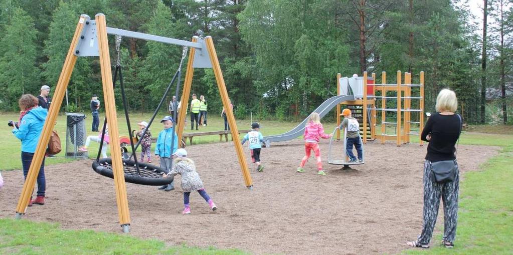 Nahjuksenraitti 12, 43270 Kalmari sivu 3/7 Nahjuksen emäntä Rahastonhoitaja Sihteeri Eerola Airi Pirttiniemi Ari Iso-Ahola Riikka b) HALLITUKSEN KOKOUKSET 2016 Vuonna 2016 pidettiin kahdeksan