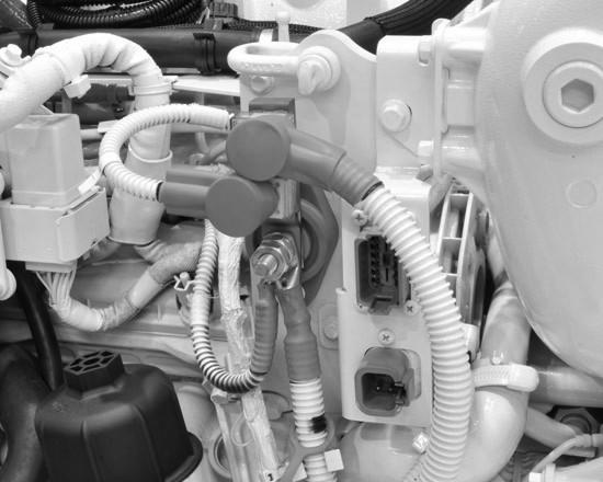 Os 2 - Moottoriin tutustuminen Polttoineen pine ilmn lämpötil Öljyn lämpötil polttoineen lämpötil pkoksun lämpötil TÄRKEÄÄ: Engine Gurdin voi vähentää teho missä thns 100 %:st tyhjäkäyntiin ongelmn