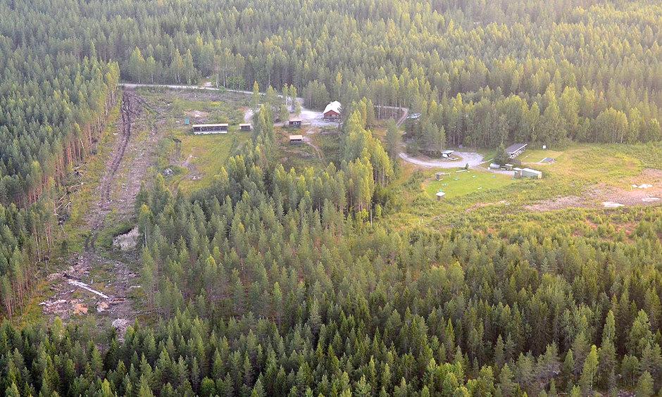 25.7.2016 Ilmolahden ampumarata-alue ennen rakennusvaihetta. Vasemmalla 300 metrin kivääriratapohja, keskellä luodikkoradat ja oikealla haulikkoradat.