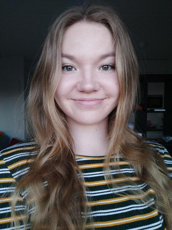 Moi, mä oon Katri ja toimin Esolla apuemäntänä. Mut saattaa löytää pyörimässä joko keskustakampuksella tai Kumpulan kampuksella.