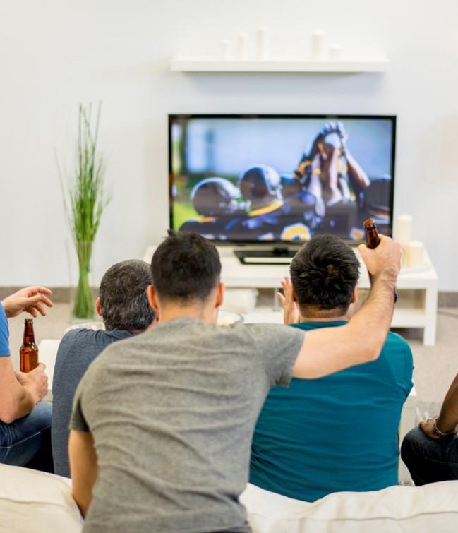 YHTEENVETO 94% suomalaisista kuluttaa TV-yhtiöiden sisältöjä Tv-yhtiöiden sisältöjen katselu ykkösenä kaikissa ikäryhmissä Kotimaiset netti-tv-palvelut ovat kasvattaneet suosiotaan tasaisesti