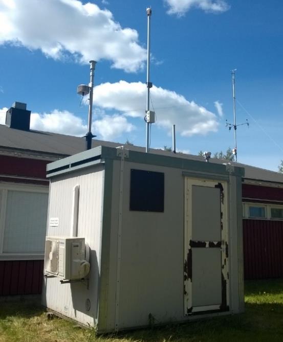 Ykpihlajan satama- ja suurteollisuusalueen läheisyydessä.