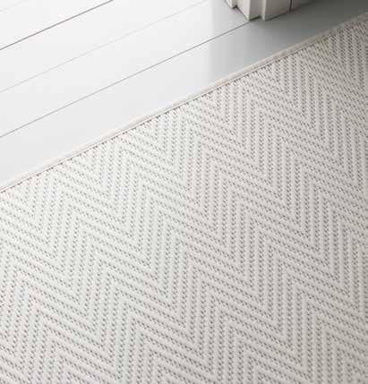 The traditional but always so trendy herringbone is made with wool yarn and paper yarn. The pattern is distinct and elegant.