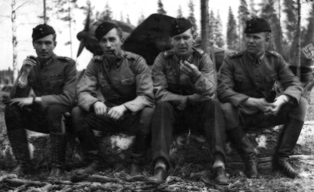 Äijö, alikersantti Asikainen ja sotamies Aaltonen), JK-251 (luutnantti Vehmanen, luutnantti Rouhiainen, kersantti Lehtomäki ja kersantti Liukko), JK-255 (lentomestari Perälä, vänrikki Huovinen,