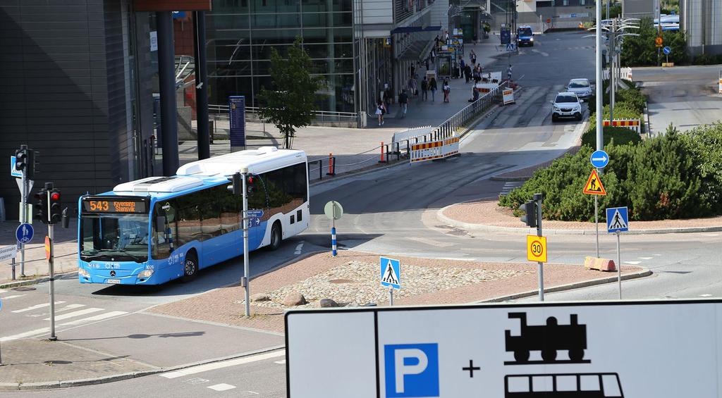 Liityntäpysäköintien kehittämisen tavoitteita Asemien liityntäpysäköinnin kehittämisellä tuetaan vähähiilisiä matkaketjuja. Pitkistä automatkoista tavoitellaan reilua siirtymää raideliikenteeseen.