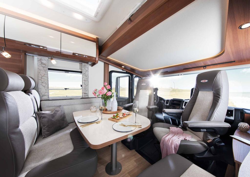 COMFORT I: täydellistä nautintoa liikkuvaan lomailuun COMFORT I TÄYSINTEGROITU KUNINKUUSLUOKASSA Comfort I malleissamme kohtaavat perinteinen käsityö ja tyylikäs sisustus.