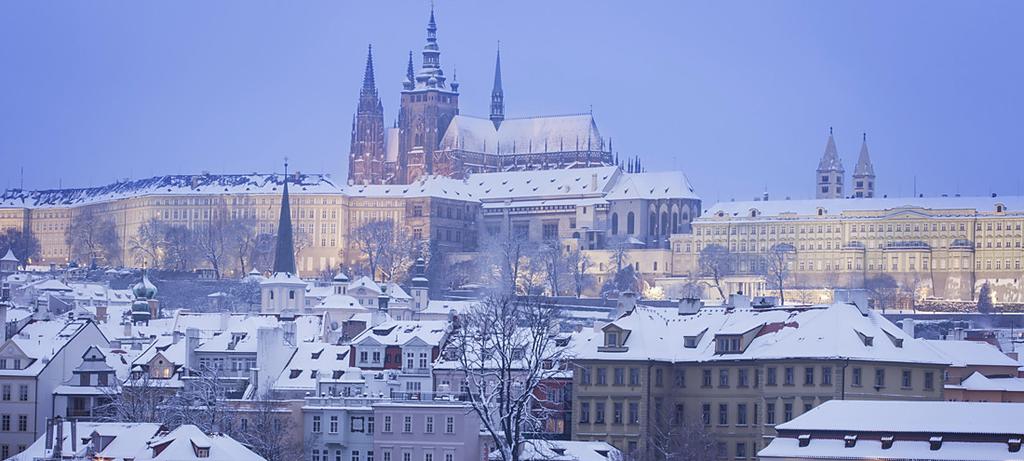 PRAHA Kultaisen Prahan joulu 23.-27.12.2019 alk. 1249 Talvisen kaunis Praha on täynnä joulun tunnelmaa, joka esittäytyy parhaimmillaan upeassa iltavalaistuksessa.