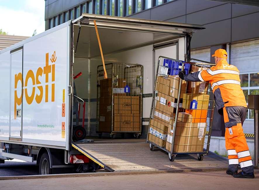 Posti Express-rahti isot lähetykset perillä yön yli Mikä? Posti Express-rahti soveltuu suurikokoisille paketeille ja lähetyksille kuljetusdokumentti on osoitekortti.