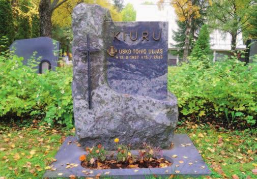 31 Kiurun hauta Uljas Kiuru, 1927 2013 Uljas Kiuru oli lammilainen opettaja, joka toimi ensin muutaman vuoden Vilkkilässä, sitten Iso-Evolla 1955 1988, yhteensä 33 vuotta.