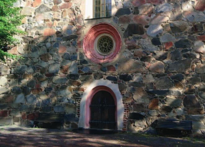 7 Lammin kirkon pääsisäänkäynti Keskiaikainen kirkko Kristinusko on ollut tunnettua Lammilla todennäköisesti jo 1000-luvulla. Käsitys perustuu hautalöytöön Lammin Honkaliinin kalmistosta.
