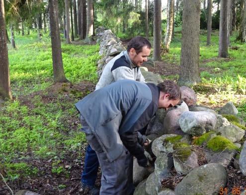 Vieraat olivat silminnähtävästi innostuneet Sakon huippuluokan tarkkuuskivääristä ja AR-15 oli aseena myös erityisen kiinnostuksen kohteena koska vieraille oli luonnollisesti AK-47-tyyppinen ase