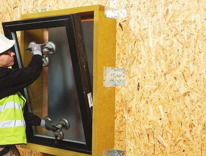 Suosittelemme laajentuvan saumanauhan asentamista ikkunankarmiin ennen ikkunan nostamista paikalleen. 2. Ikkuna kiinnitetään REDAir LINK -järjestelmään ikkunavalmistajan ohjeiden mukaisesti.
