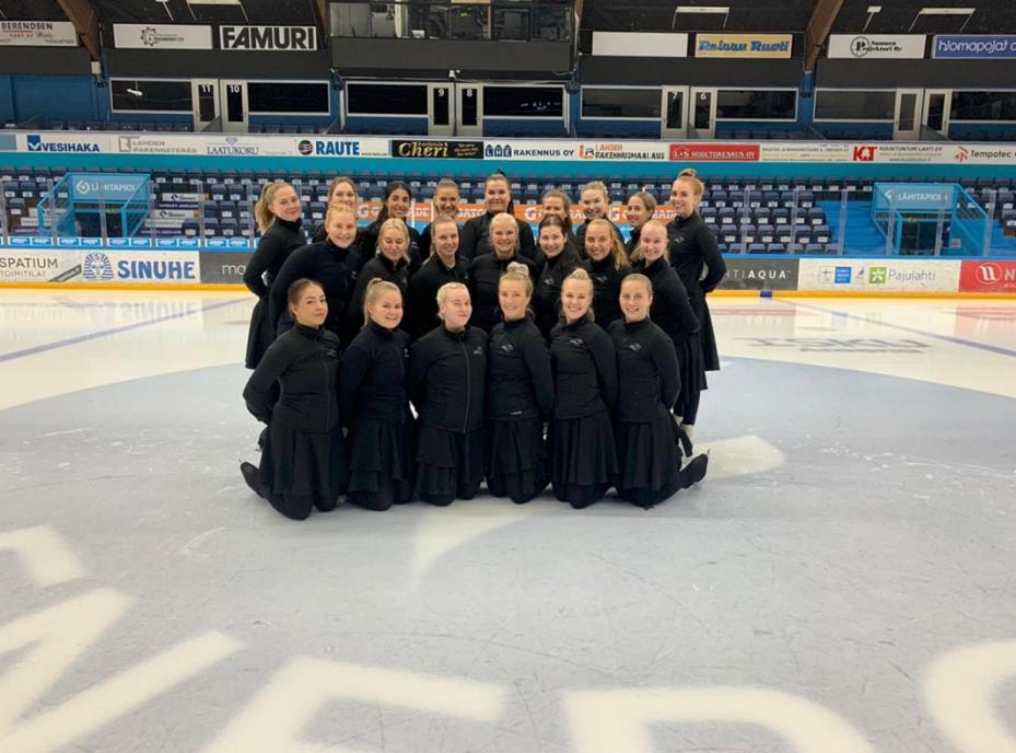 Team la Fiesta Lahden Taitoluistelijat Luistelijat: Polus Luisa, Takala Sonja, Heini Sanna, Nyqvist Nelli, Huumonen Elina (C ),Saareks Tiina Koivunen Eevi, Kuoppala Venla, Laitinen Hannele (C ),