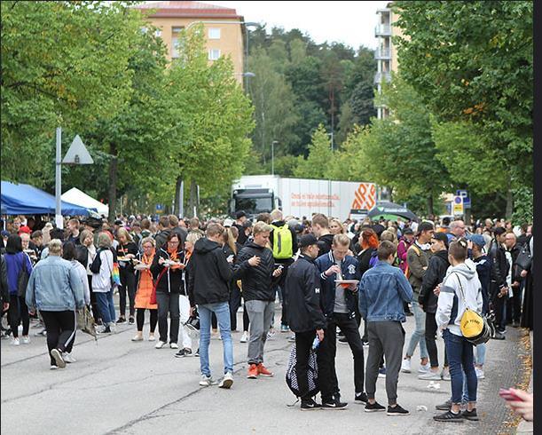 12 suurinta ammatillisen koulutuksen järjestäjää Sarake1 Koulutuksenjärjestäjä Ensikertainen suoritepäätös 2020 Ensikertainen suoritepäätös 2019 1 Helsingin kaupunki 9 976 9 976 2 Tampereen kaupunki