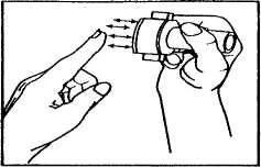 Du kan få små hypromellosbitar från kapselhöljet i munnen eller svalget vid inhaleringen. Hypromellos sugs upp i kroppen på samma sätt som mat och det är inte skadligt.