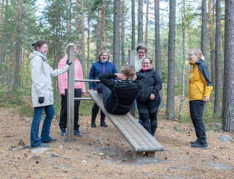 LIHASVOIMAHARJOITTELU Lihasvoimaharjoittelu luontoympäristöä hyödyntäen Lihasvoimaharjoittelu vahvistaa lihaksia ja luustoa merkittävästi.