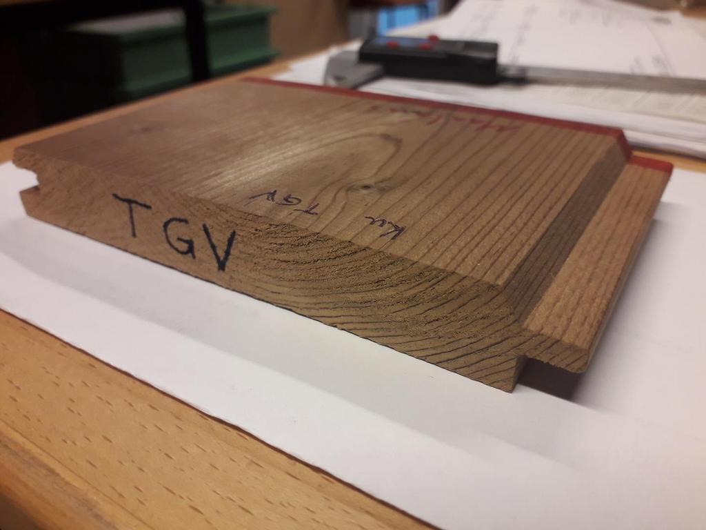 7 Kuva 4. Thermo-D kuusi 19 mm x 140 mm TGV-profiili. Ison mittakaavan koekäsittelyissä Thermo-D männyn ja kuusen keskeisin ero oli käytetty profiili.