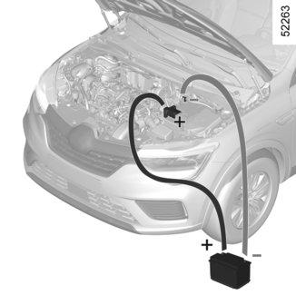 AKKU: vianmääritys (2/2) Käynnistäminen toisen auton akulla Jos sinun on käynnistettävä auto toisen auton akun avulla, hanki jälleenmyyjältä sopivat käynnistyskaapelit (kiinnitä erityistä huomiota