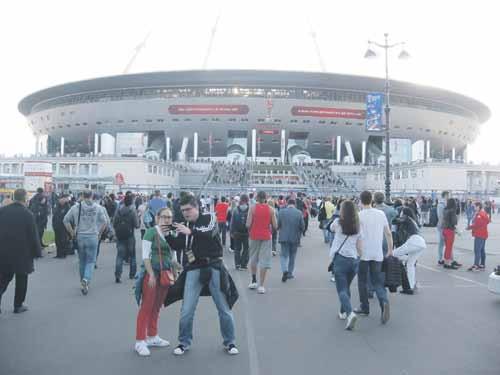 Kuva 1. Pietarin Ristisaareen rakennettu megastadion Zenit Arena, jota on kutsuttu myös korruption kehdoksi. Kuva: Sami Kolamo. kertoi, että stadionia on kutsuttu korruption kehdoksi (Kuva 1).