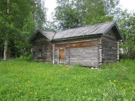 YMPÄRISTÖN NYKYLUONNE: kirkonkylä, asuinalue Koulukadun varren kerrostalot (ma/km