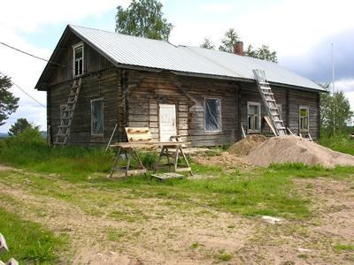 kulttuuriympäristön, jonka vaarojen kehystämä luonnonmaisema entisestään kaunistaa. Alkuperäisyysaste on sisätilojenkin osalta huomattava.