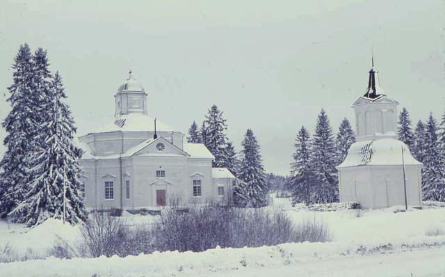 Rakennussuojelukohteet Juuan kirkko ja kellotapuli (sr-1 nro 11), ID 200743 Kuvat: Juuan kirkko ja sen interiööriä. Museovirasto/Elias Härö Puukirkko, tasavartinen sisäviisteinen ristikirkko.